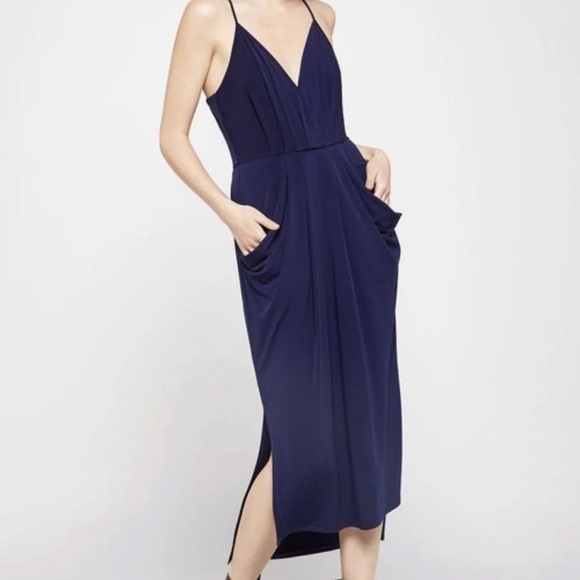 BCBGeneration Dresses & Skirts - BCBG Dress WITH POCKETS